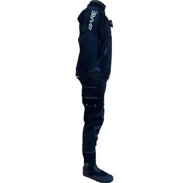 Men's drysuit with breathable trilaminate pockets, lightweight and flexible for diverse diving conditions.