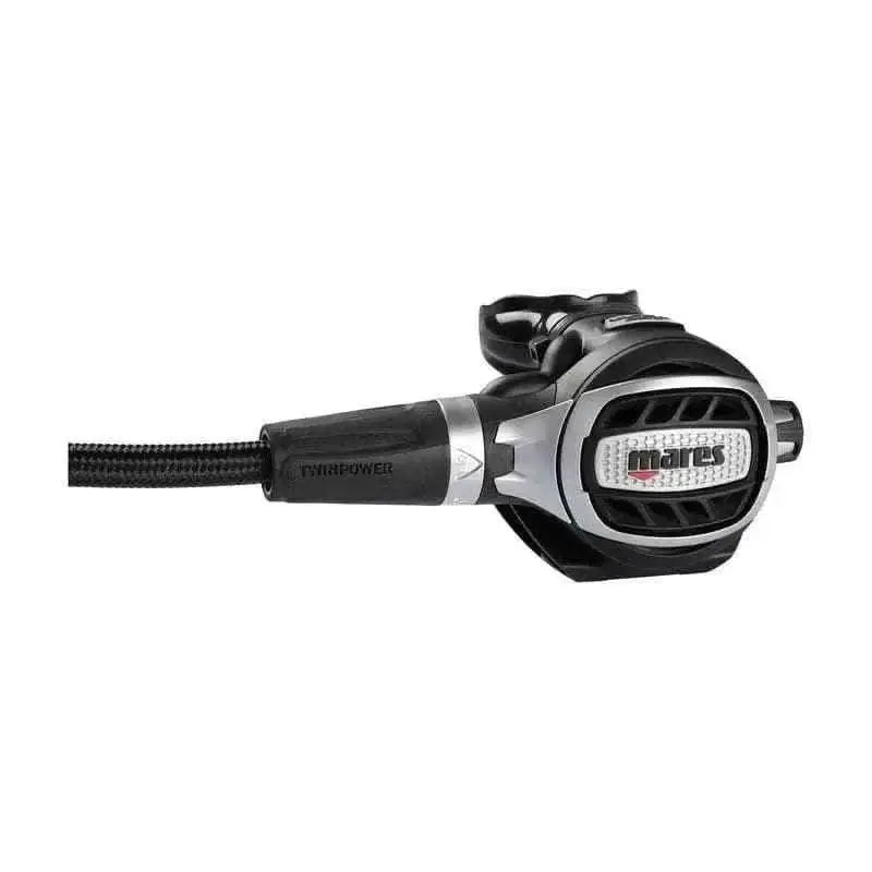 ULTRA ADJ Atemregler with lightweight technopolymer design and Superflex hose for comfortable diving.