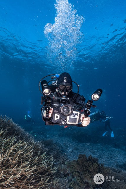 Divevolk - Unterwasser Doppelhandgriff