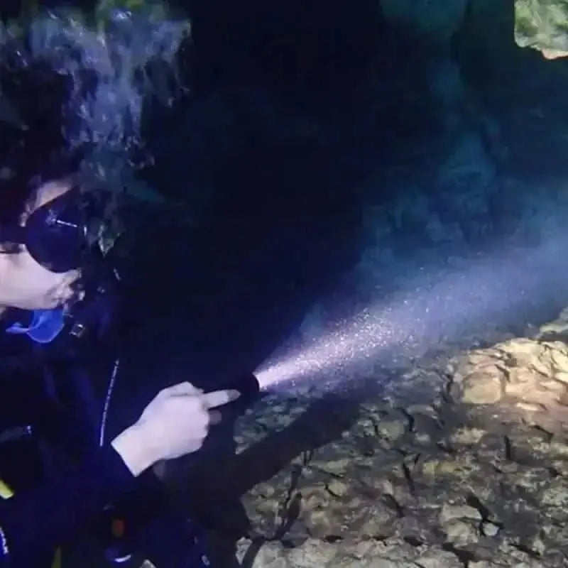 OrcaTorch - D520 - Tauchlampe Set mit Drehschalter 2 Akkus