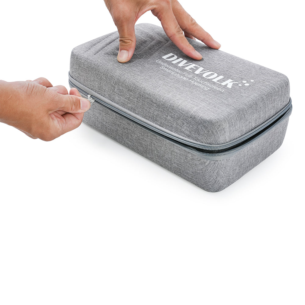 Divevolk Travel Case geöffnet mit Netzfach
